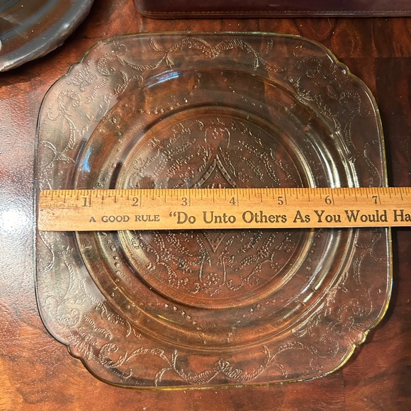 Vintage Amber Gold Depression Glass Salad Dessert Plates in the Madrid Pattern - Picture 3 of 7